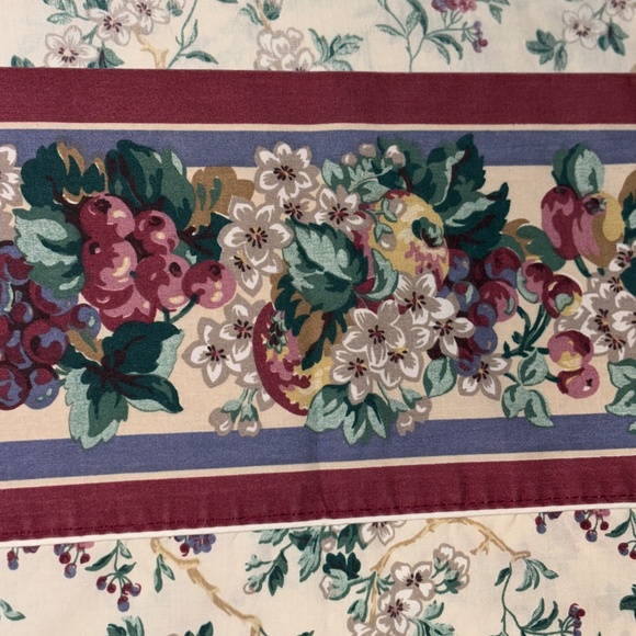 Maroon and Emerald Floral Twin Sheet Set - Picture 3 of 3